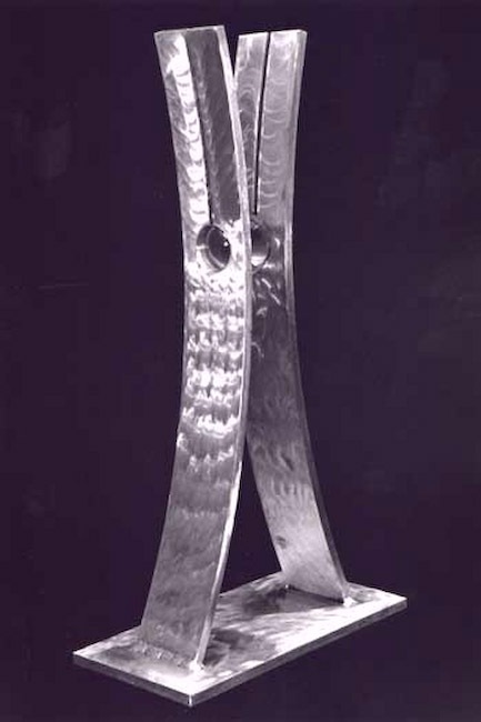 Akahi, sculpture by Richard Yaski